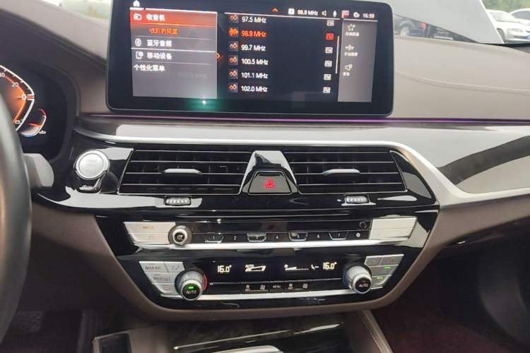 Used BMW 5 Series 2022 Second Facelift 525Li M Sport Package Audio And AC Panel