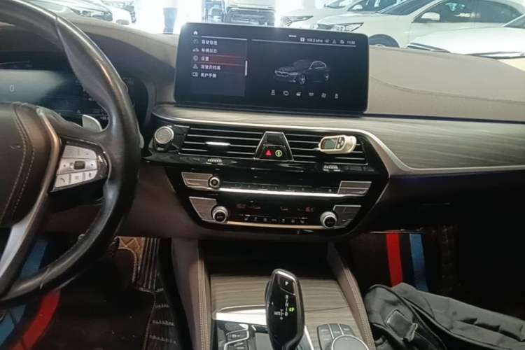 Used BMW 5 Series 2022 Second Facelift 530Li Leading Edition Luxury Package Audio And AC Panel