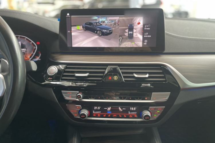 Used BMW 5 Series 2022 Second Facelift 530Li Luxury Version M Sport Package Audio And AC Panel