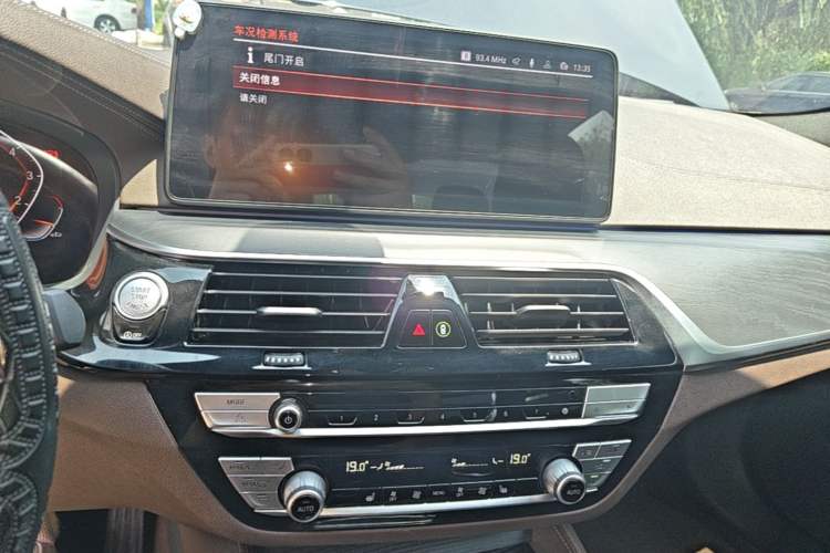 Used BMW 5 Series 2022 530Li Leading Model M Sport Package Audio And AC Panel