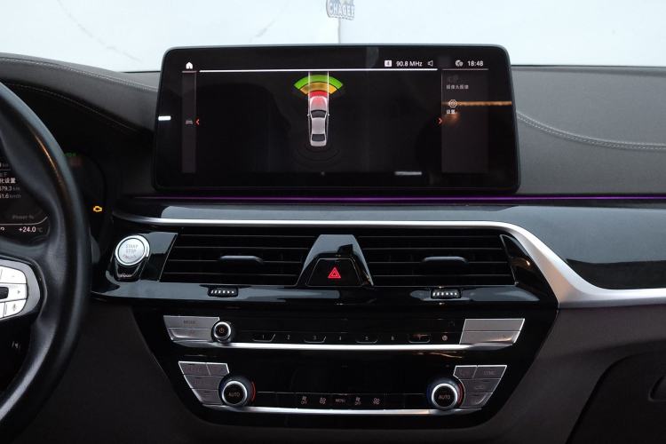 Used BMW 5 Series 2022 Second Facelift 525Li Luxury Package Audio And AC Panel