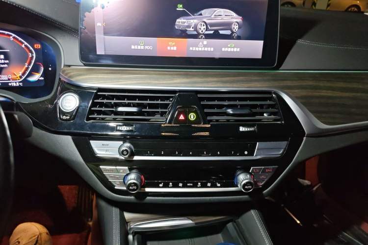 Used BMW 5 Series 2022 Updated 530Li Leading Edition Luxury Package Audio And AC Panel