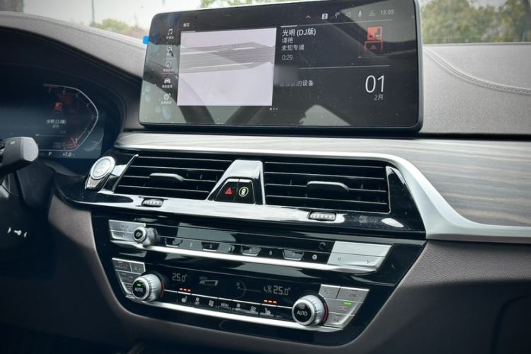 Used BMW 5 Series 2022 Updated 530Li Leading Edition Luxury Package Audio And AC Panel