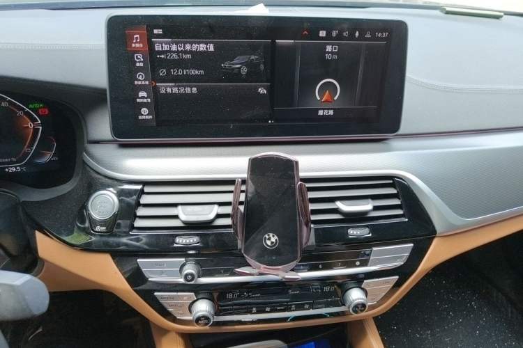 Used BMW 5 Series 2022 Second Facelift 525i M Sport Package Audio And AC Panel