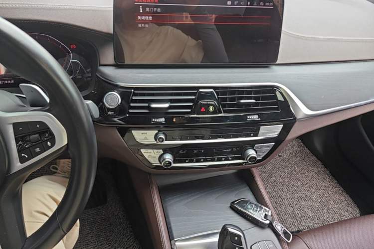 Used BMW 5 Series 2022 Restyled 530Li Leading Edition M Sport Package Audio And AC Panel