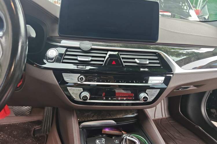 Used BMW 5 Series 2022 525Li M Sport Package Audio And AC Panel