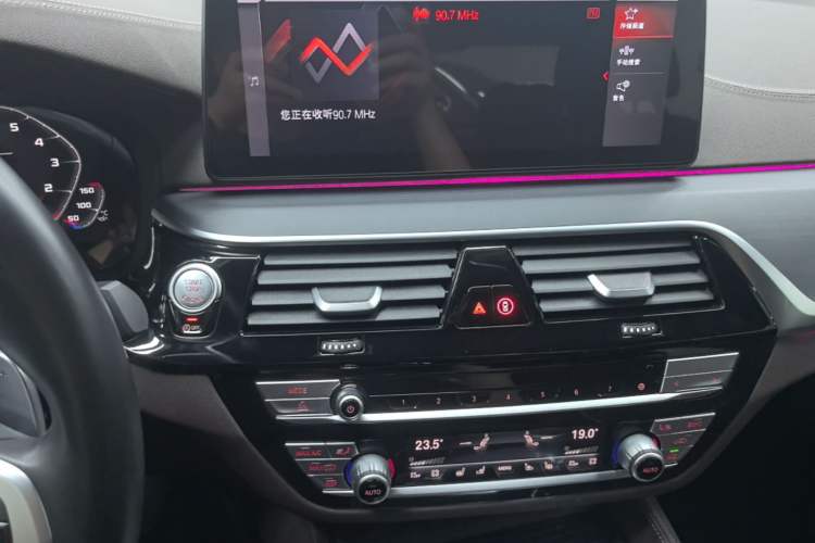 Used BMW 5 Series 2022 Revised Version 3 530Li Luxury Edition M Sport Package Audio And AC Panel