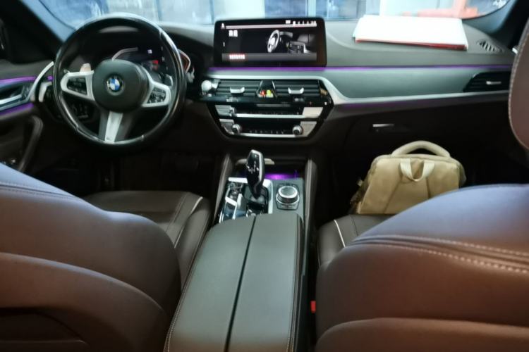 Used BMW 5 Series 2022 Restyled 530Li Leading Edition M Sport Package Center Console