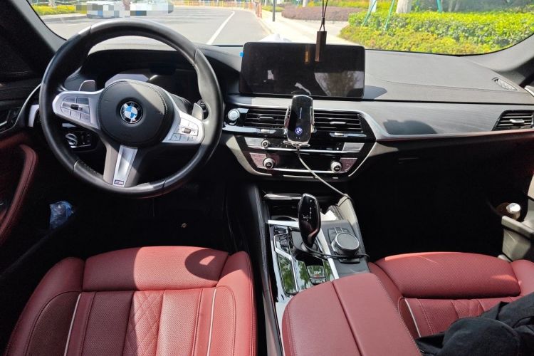 Used BMW 5 Series 2022 Second Facelift 530Li Luxury Version M Sport Package Center Console