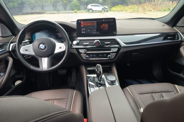 Used BMW 5 Series 2022 Second Facelift 525Li M Sport Package Center Console