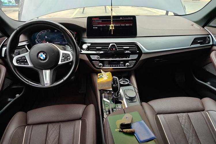 Used BMW 5 Series 2022 Second Facelift 530Li Luxury Version M Sport Package Center Console