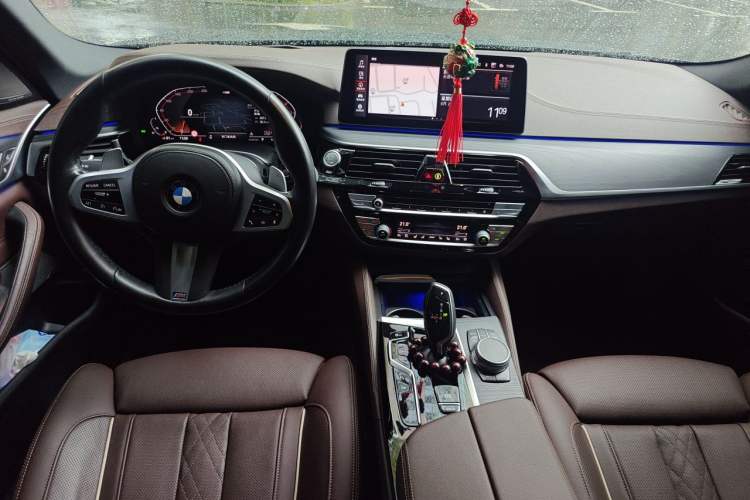 Used BMW 5 Series 2022 Second Facelift 530Li Luxury Version M Sport Package Center Console