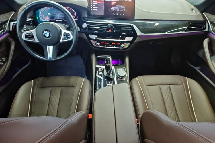 Used BMW 5 Series 2022 Second Facelift 525Li M Sport Package Center Console