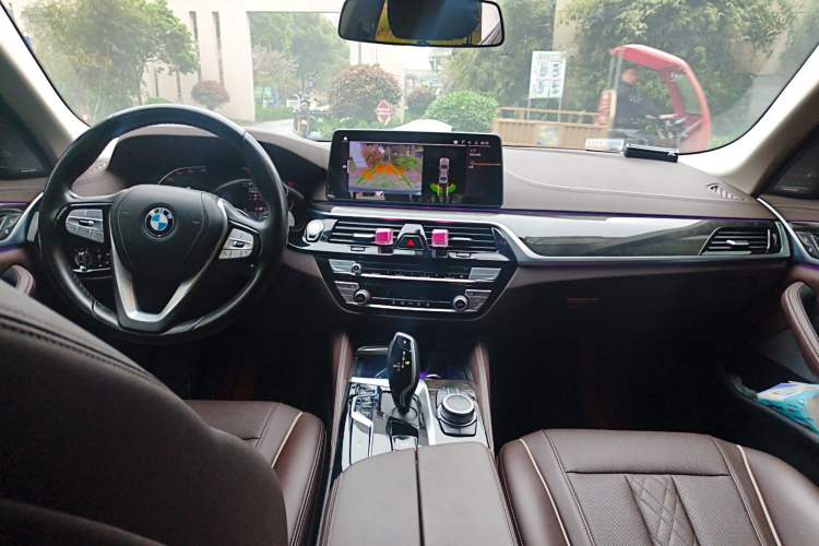 Used BMW 5 Series 2022 Restyled 525Li Luxury Package Center Console