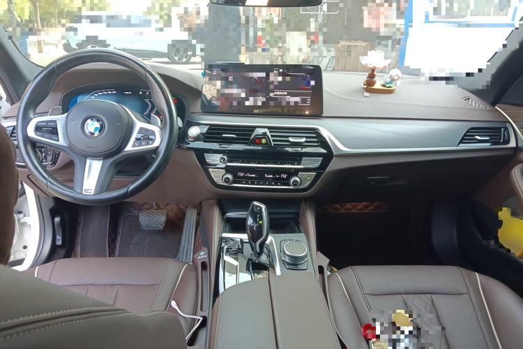 Used BMW 5 Series 2022 Second Facelift 530Li Leading Edition M Sport Package Center Console