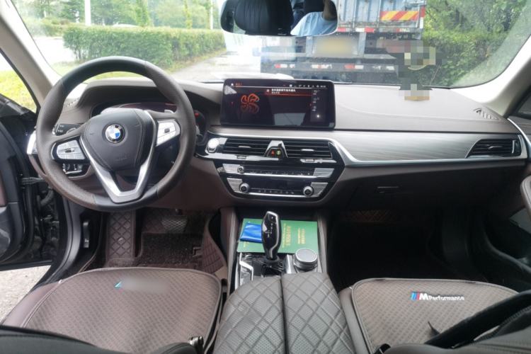 Used BMW 5 Series 2022 530Li xDrive Luxury Package Center Console