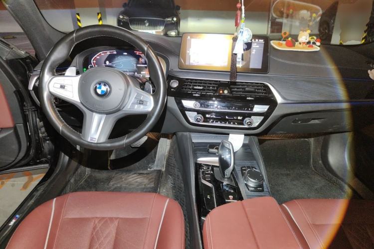 Used BMW 5 Series 2022 Second Facelift 530Li Leading Edition M Sport Package Center Console