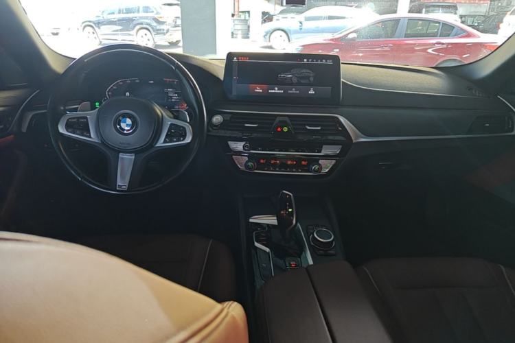 Used BMW 5 Series 2022 Restyled 530Li Leading Edition M Sport Package Center Console