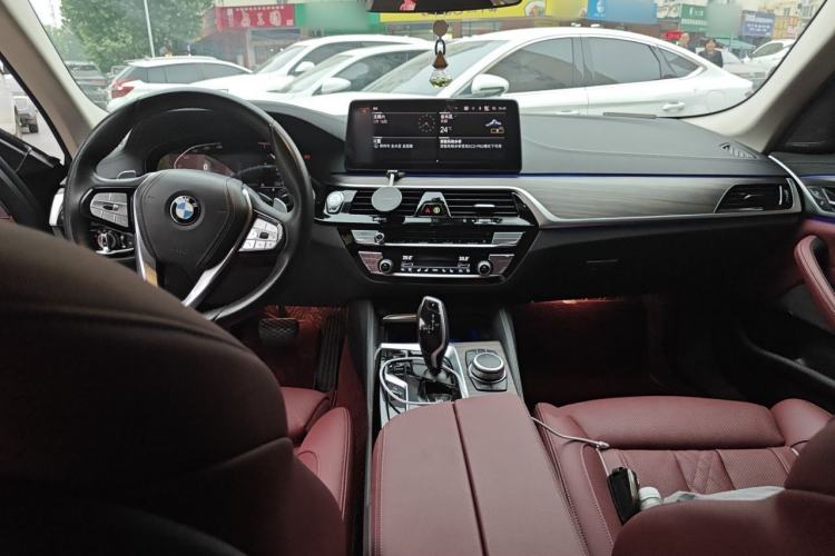 Used BMW 5 Series 2022 530Li Luxury Edition Premium Package Center Console