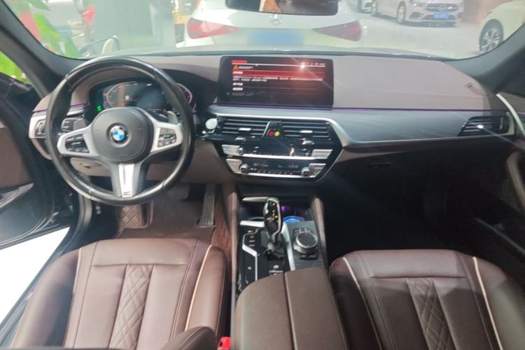 Used BMW 5 Series 2022 Restyled 530Li Leading Edition M Sport Package Center Console