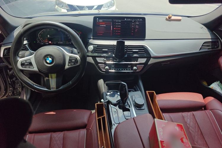 Used BMW 5 Series 2022 530Li Luxury Edition M Sport Package Center Console