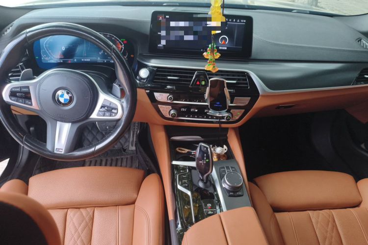 Used BMW 5 Series 2022 Second Facelift 530i M Sport Package Center Console