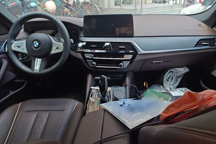 Used BMW 5 Series 2022 Second Facelift 530Li Leading Edition Luxury Package Center Console