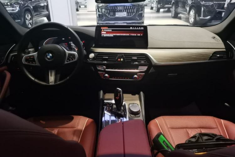 Used BMW 5 Series 2022 Restyled 530Li Leading Edition M Sport Package Center Console