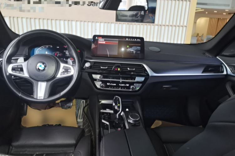 Used BMW 5 Series 2022 530i Sport Line M Sport Package Center Console