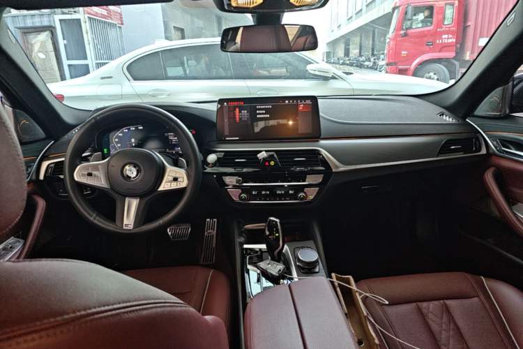 Used BMW 5 Series 2022 Second Facelift 530Li Leading Edition M Sport Package Center Console
