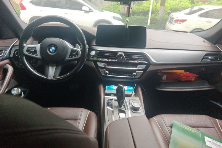 Used BMW 5 Series 2022 Restyled 530Li Leading Edition M Sport Package Center Console