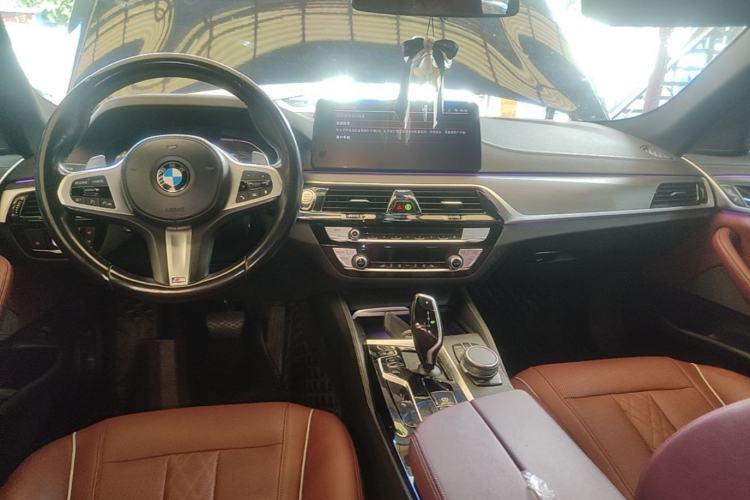 Used BMW 5 Series 2022 Restyled 530Li Leading Edition M Sport Package Center Console