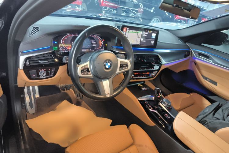 Used BMW 5 Series 2022 Second Facelift 525i M Sport Package Center Console