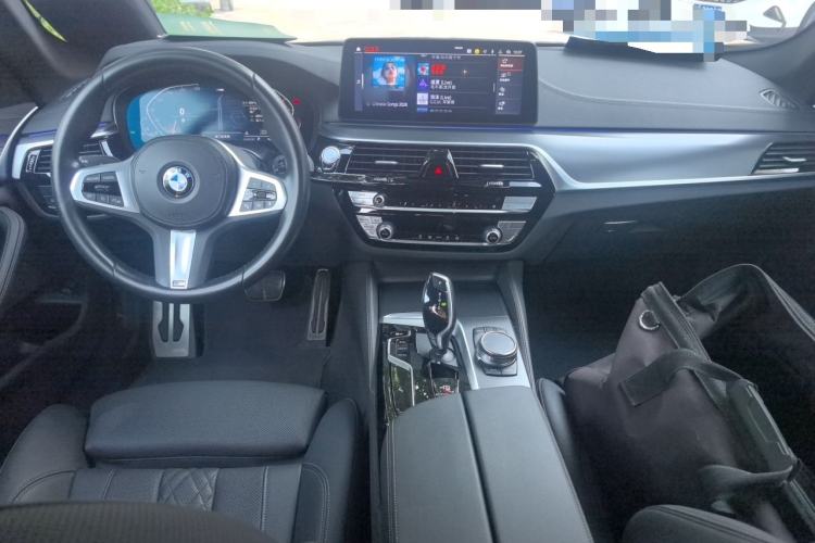 Used BMW 5 Series 2022 Second Facelift 525i M Sport Package Center Console