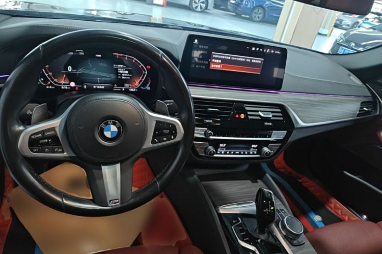 Used BMW 5 Series 2022 Second Facelift 530Li Luxury Version M Sport Package Center Console
