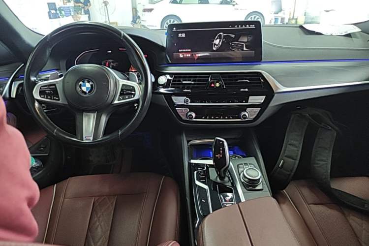 Used BMW 5 Series 2022 Restyled 530Li Leading Edition M Sport Package Center Console