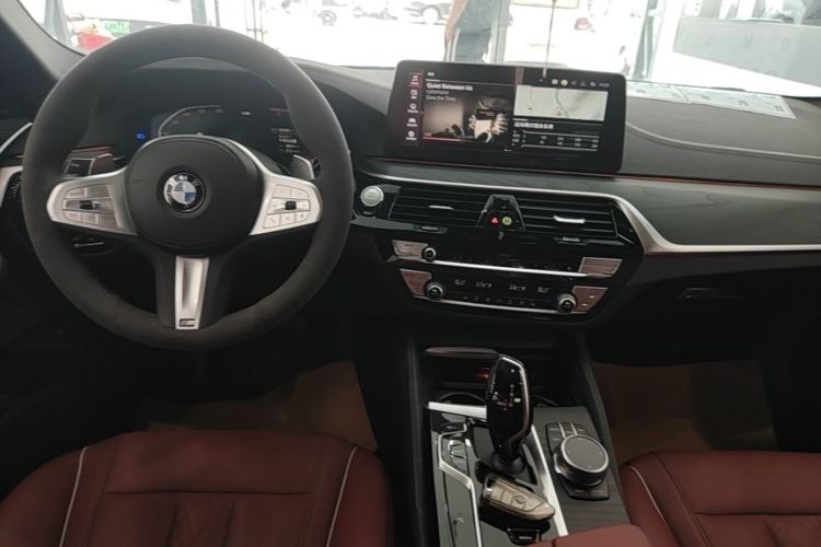 Used BMW 5 Series 2022 Second Facelift 530Li Leading Edition M Sport Package Center Console