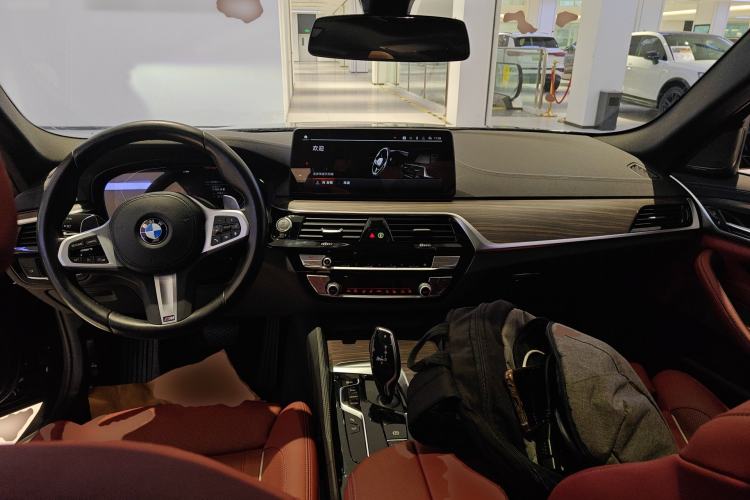 Used BMW 5 Series 2022 Second Facelift 530Li Luxury Version M Sport Package Center Console