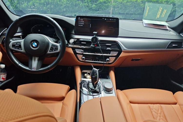 Used BMW 5 Series 2022 Second Facelift 525i M Sport Package Center Console