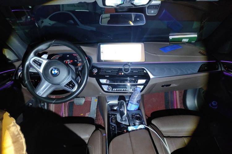 Used BMW 5 Series 2022 Second Facelift 530Li Luxury Version M Sport Package Center Console