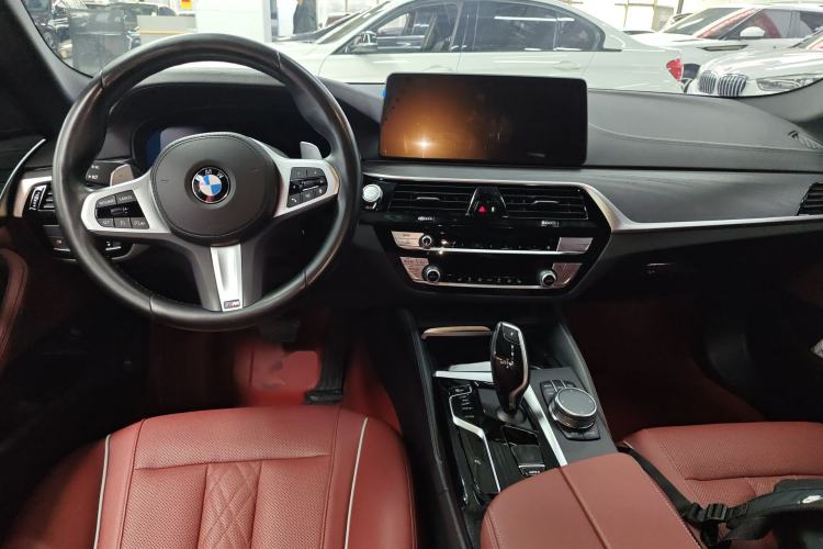 Used BMW 5 Series 2022 Restyled 530Li Leading Edition M Sport Package Center Console