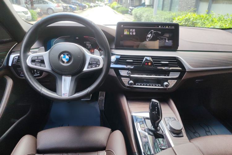 Used BMW 5 Series 2022 Second Facelift 530Li Luxury Version M Sport Package Center Console