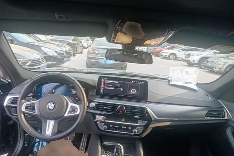 Used BMW 5 Series 2022 Second Facelift 525i M Sport Package Center Console