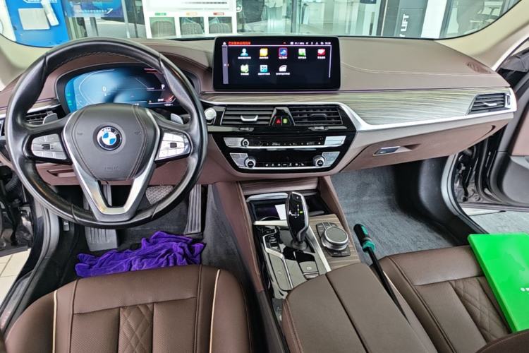 Used BMW 5 Series 2022 Second Facelift 530Li Leading Edition Luxury Package Center Console