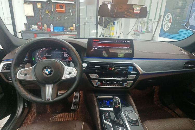 Used BMW 5 Series 2022 Second Facelift 530Li Leading Edition M Sport Package Center Console