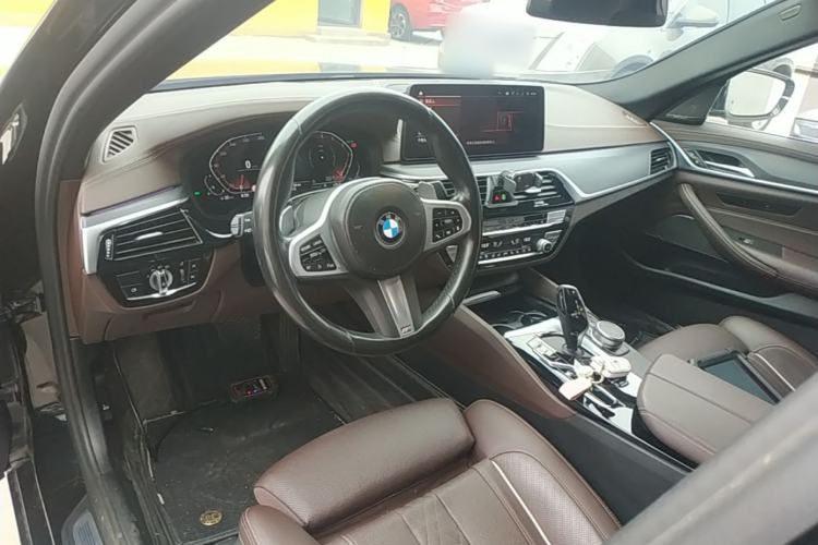 Used BMW 5 Series 2022 Second Facelift 530Li Luxury Version M Sport Package Center Console