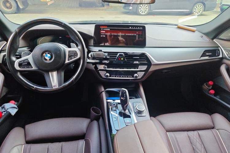 Used BMW 5 Series 2022 Second Facelift 530Li Luxury Version M Sport Package Center Console