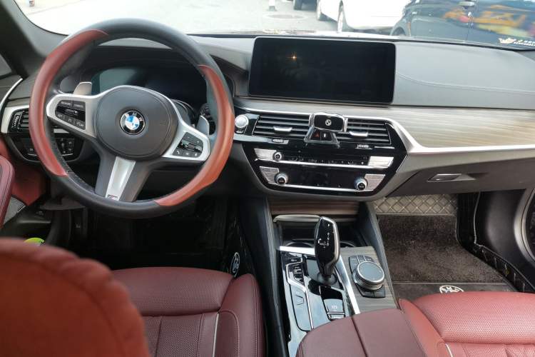 Used BMW 5 Series 2022 Second Facelift 530Li Luxury Version M Sport Package Center Console