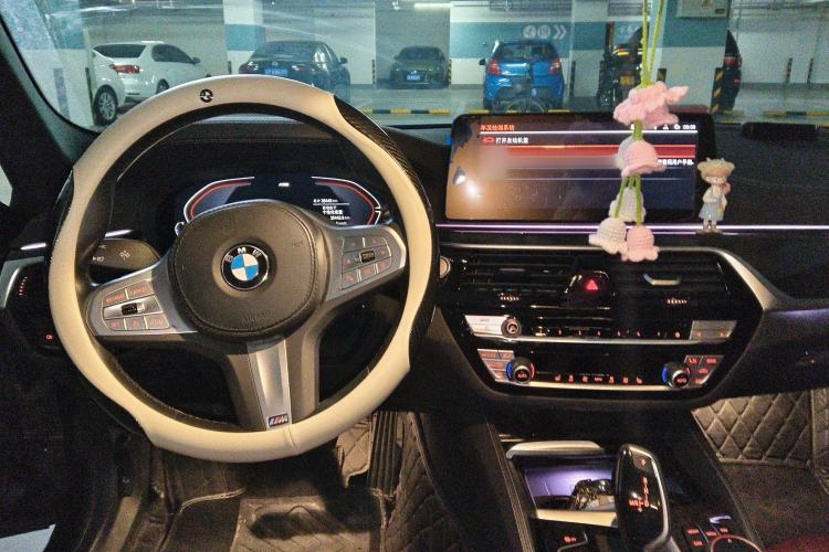 Used BMW 5 Series 2022 Second Facelift 525Li M Sport Package Center Console