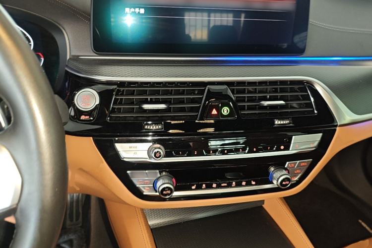 Used BMW 5 Series 2022 530i M Sport Package Center Console
